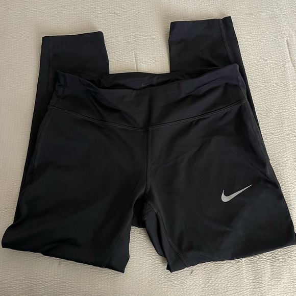 Nike Cropped Leggings - Picture 1 of 2